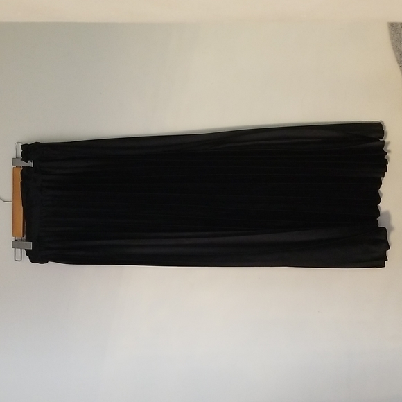 Long black silk skirt - Picture 1 of 5
